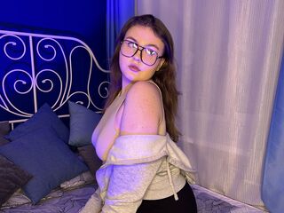 camgirl playing with vibrator EmmaReiner