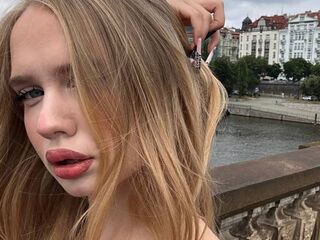 camgirl fingering shaved pussy AmberWindow