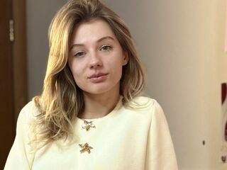 topless camgirl IllaLafleche