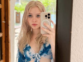naked cam girl masturbating with vibrator JuneLane