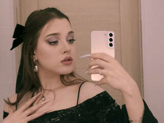 sexwebcam KaisaJenner