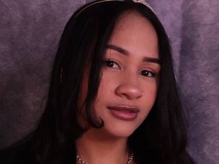camgirl showing pussy NicolleMari