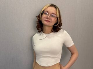 fingering girl chatroom ShemikaDestro