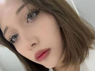 camwhore fingering shaved pussy VanBobic