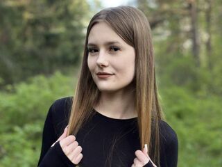 cam girl fingering BernardPeters