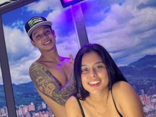 cam couple playing with sextoy KendallAndShawn