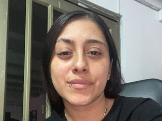 cam girl playing with sextoy AikosLorens