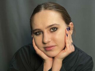 chatroom AlanaHowlett