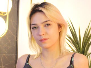 naughty camgirl fingering shaved pussy AlysiaBennet