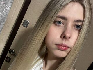 hot cam girl fingering shaved pussy AmariSpinger