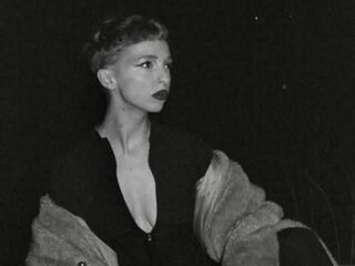 webcam strip tease show AniKali