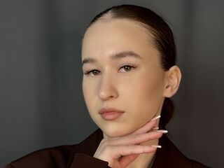 cam girl playing with dildo BlanchFlakes