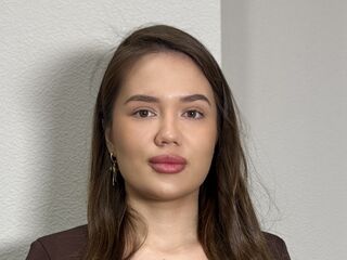 cam girl masturbating with vibrator CammieLosecco