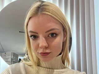 naked girl with webcam fingering pussy CarlenePattie