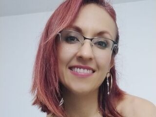 camgirl masturbating with vibrator CataVerde