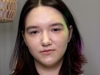 camslut showing pussy CecilleBonavita