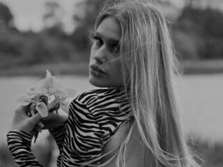 nude camgirl picture CharisseBuonomo