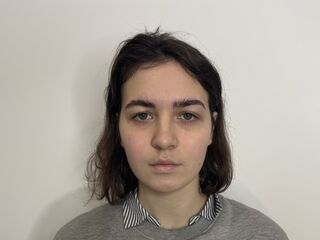 naked camgirl masturbating with vibrator CorinaHariri