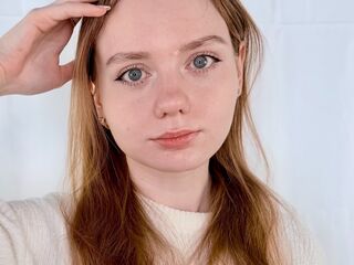 fingering webcamgirl CreolaMarn