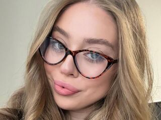 camslut topless DianeWhitly