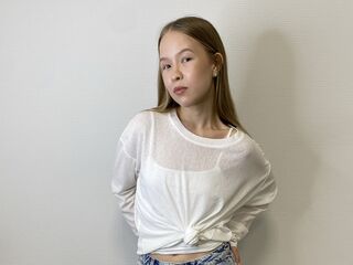 camwhore masturbating with sextoy DortheyVath