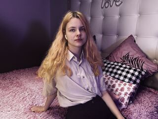 camgirl masturbating with sex toy EleanorCain