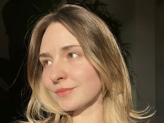 nude webcamgirl EmaSchlotzhauer