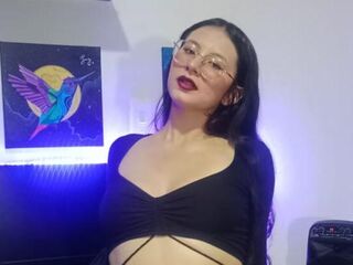 topless camgirl EmberCullen