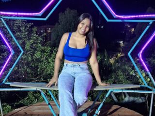 free live chatroom EmiVoss
