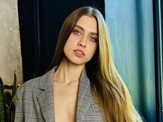 girl showing tits EmilyMontgomery