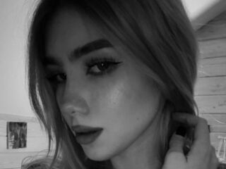 hot naked webcam girl EmmaBlond