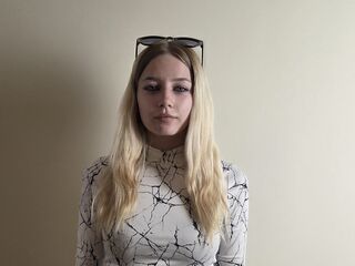 cam girl playing with sextoy EvelynReynaga