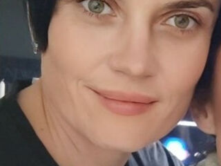 girl fingering pussy FarahBurn