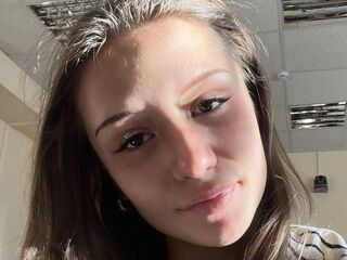 girl showing tits HeidyDuggar