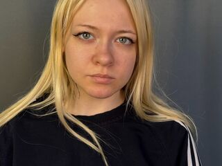 naked cam girl masturbating with dildo HerthaWiggen