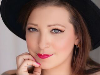 topless cam girl JadeMoreau