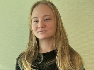 camgirl masturbating with dildo JeniferFerrarini