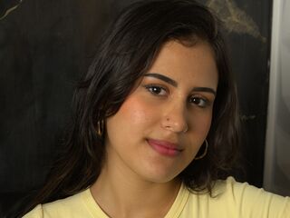 camslut showing tits KeilyBennett