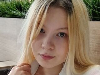 camwhore masturbating with vibrator KendraBliss