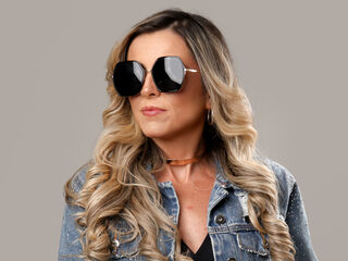 live porn cam KiaraMoraes