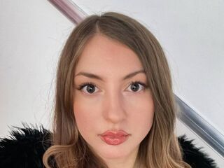 girl fingering pussy KyraKur