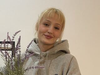 naked girl with webcam masturbating KyungMikes