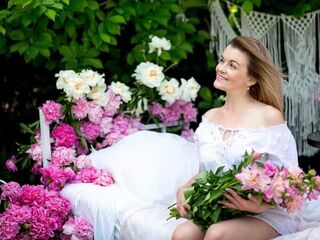 camgirl masturbating with sex toy LeaNicole