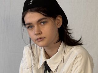 hot naked webcam girl LeannMolineaux