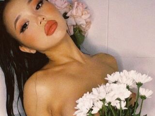camgirl masturbating with sex toy LeonaBellmont