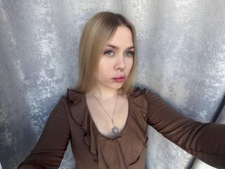 naked camgirl masturbating with vibrator LilianaCross