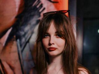 camgirl fingering pussy LisaDrake