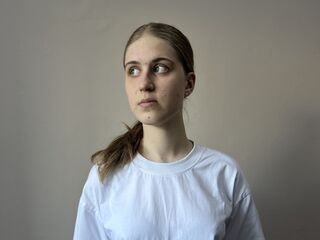 naughty cam girl fingering pussy MaganPedaci