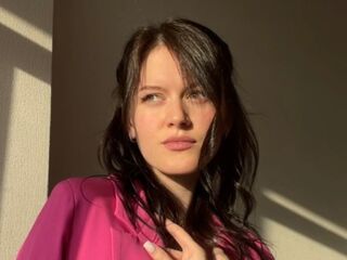 hot cam girl masturbating with dildo MaudGuerrido