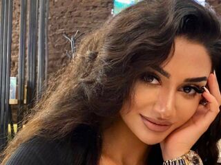 naked cam girl gallery MayaDastrup